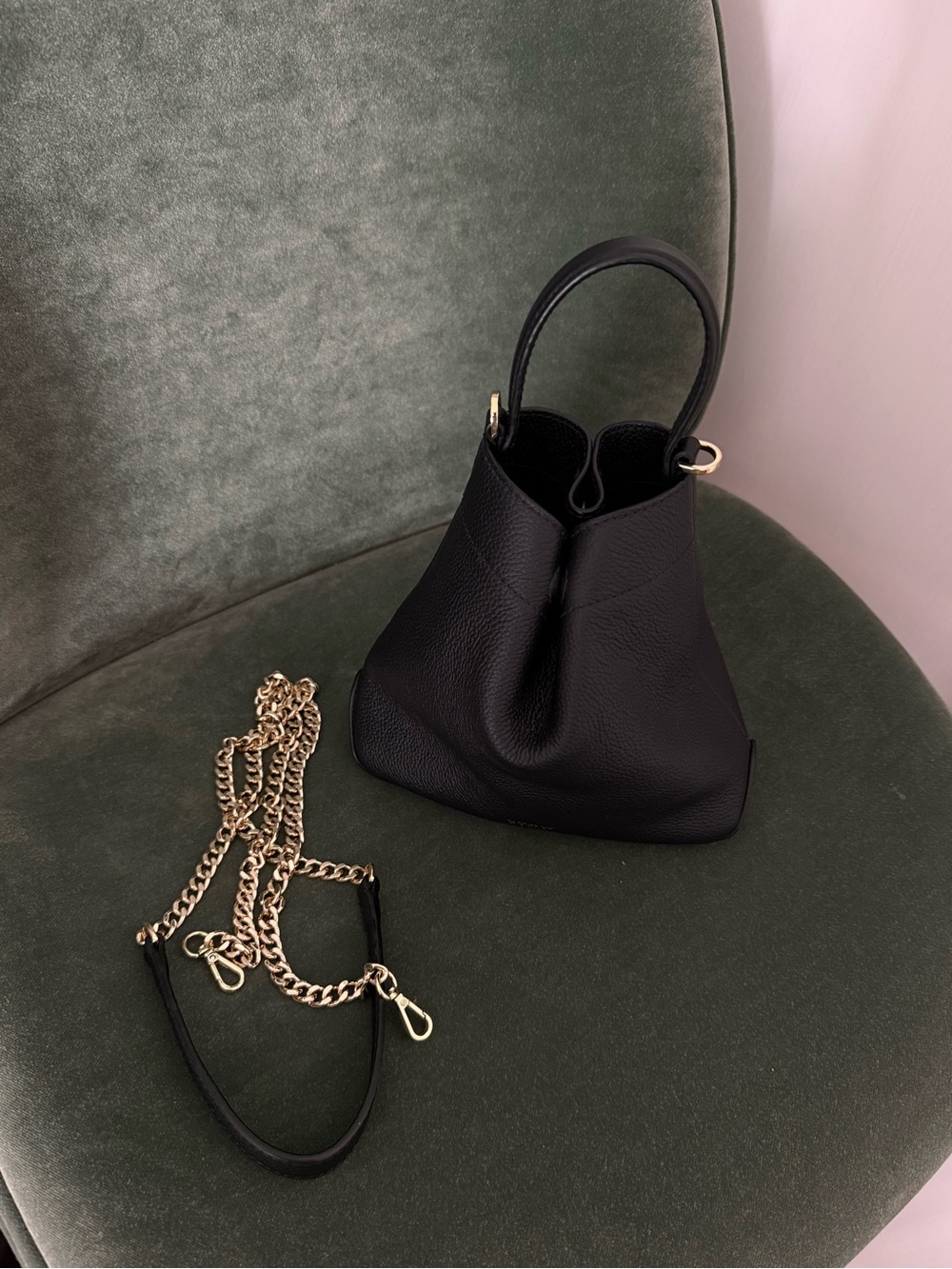 Stow London Mini Curve Crossbody Bag in Leather with Gold Chain Strap - Picture 2 of 13